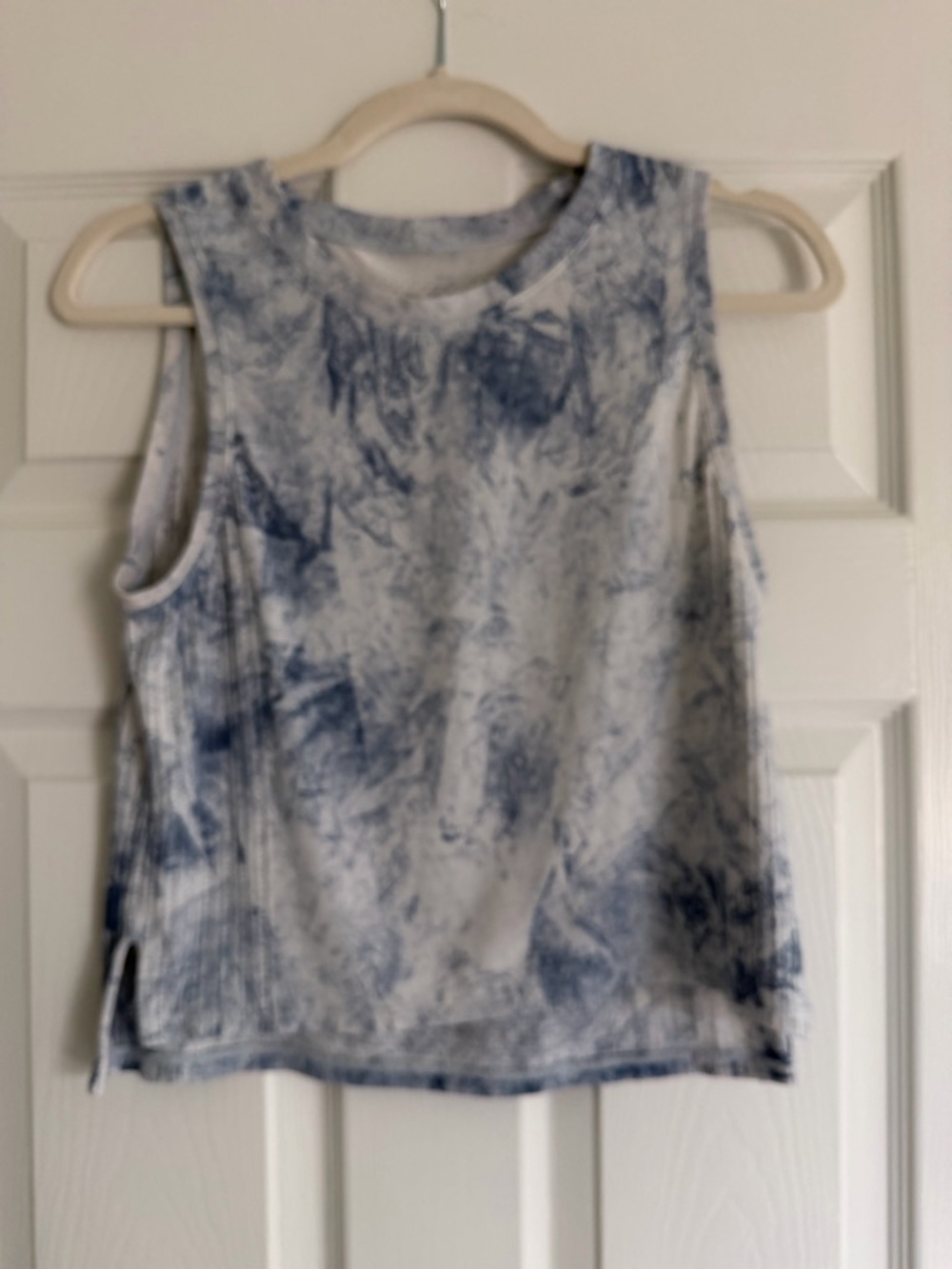 Lululemon Blue and White Tie-Dye Sleeveless cropped Tank